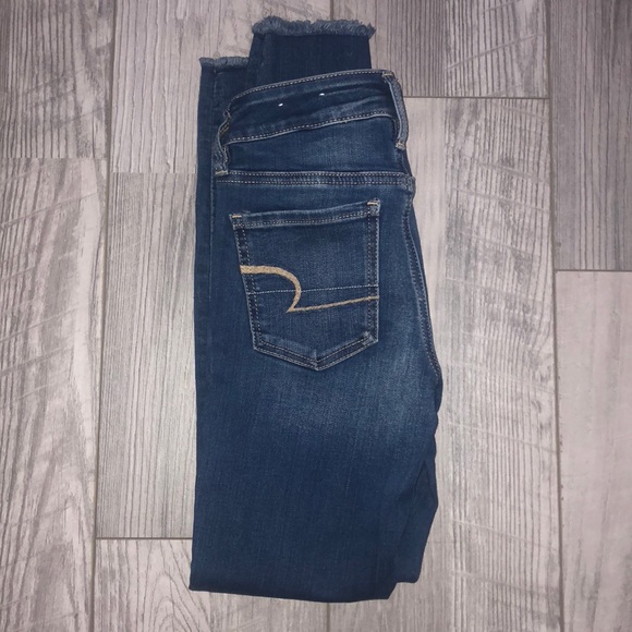 American Eagle Frayed Ankle Jeans - Picture 3 of 3